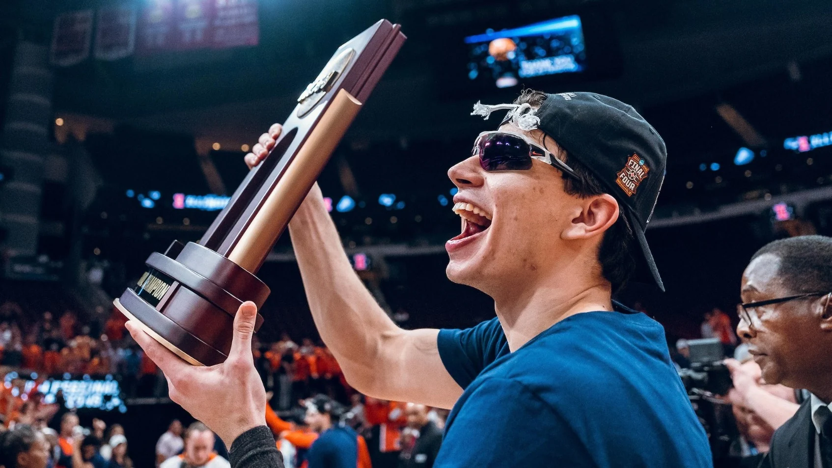 Andrej Stojakovic holds Illinois's regional trophy during a March 2026 arena celebration