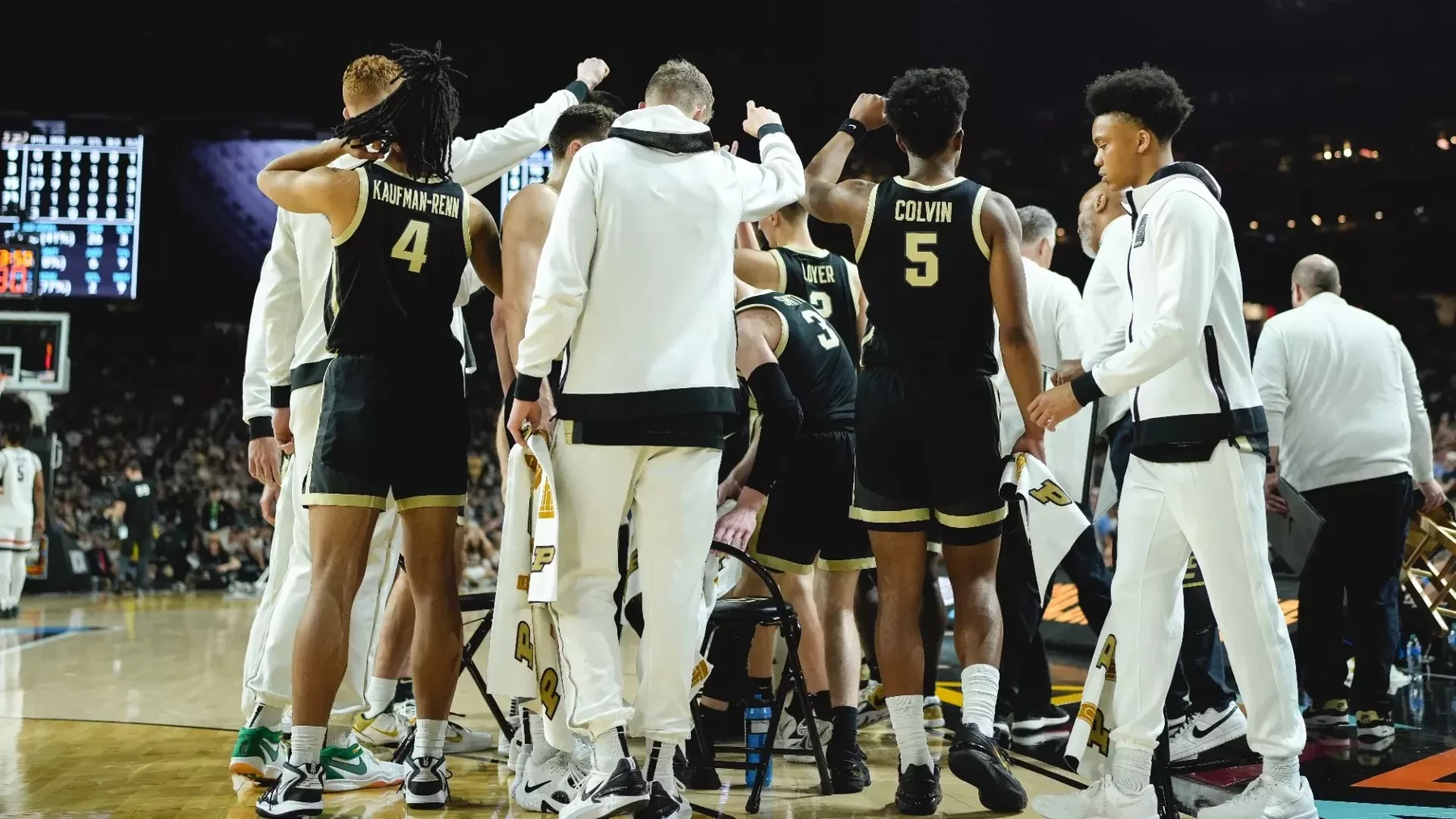 How Many Players Are on a College Basketball Team?