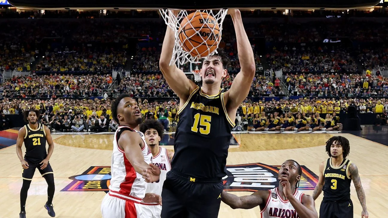 Michigan players working through a live men's college basketball possession